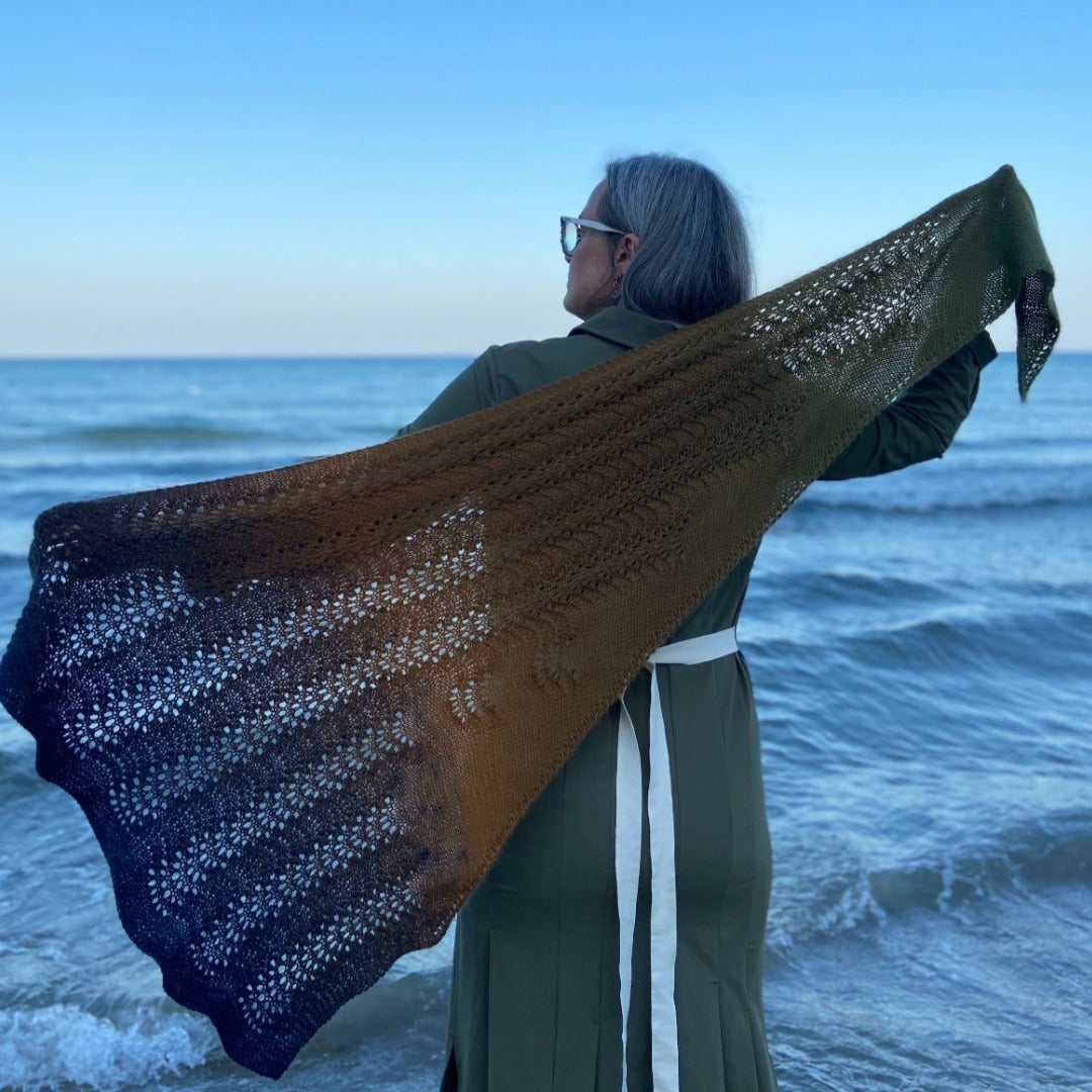 Schema Stola a Maglia Magica Sirenetta Modello Emma Fassio